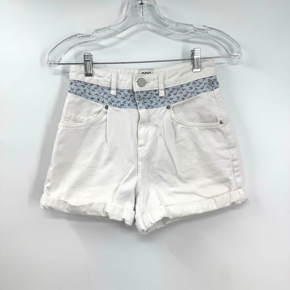 BDG UO High Rise Denim Shorts 25 White Blue Floral Pleated Cottagecore Festival